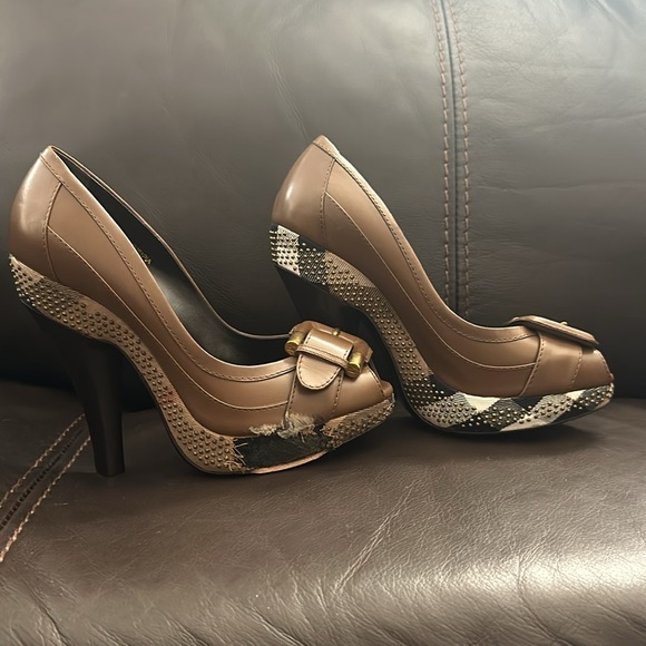 Burberry Heels Original Print Dark Brown - Picture 4 of 9